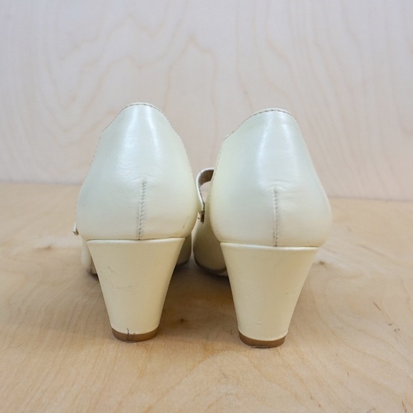 ModCloth (Chelsea Crew) "Matilda" Retro Heels in Cream - Picture 4 of 8